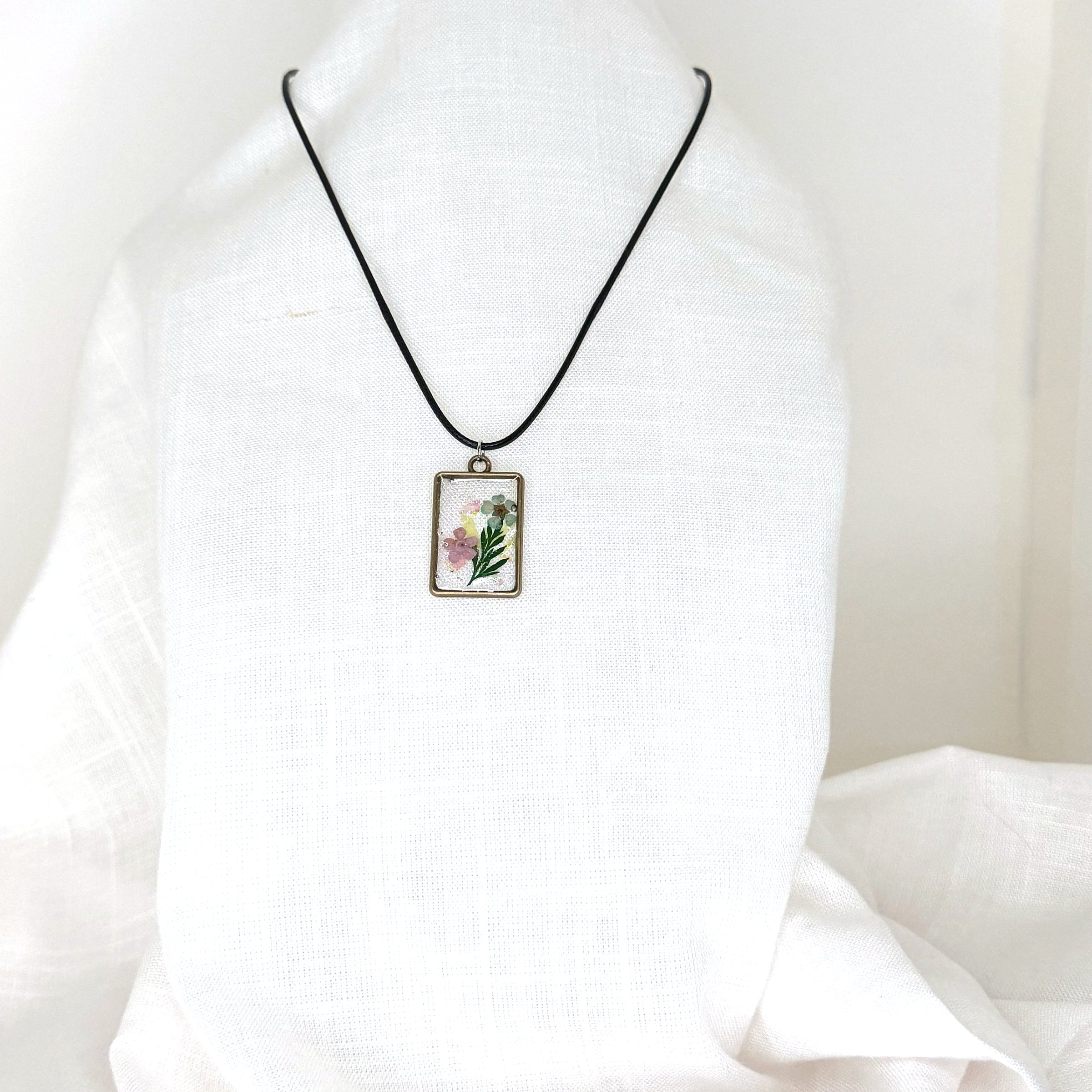 Pressed-flower pendant